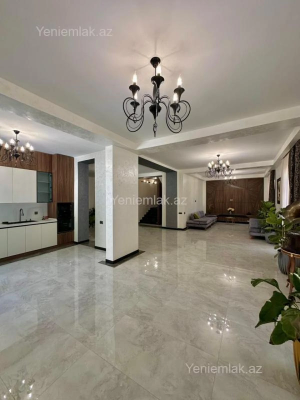 Satılır 5 otaqlı həyət evi 350 m²