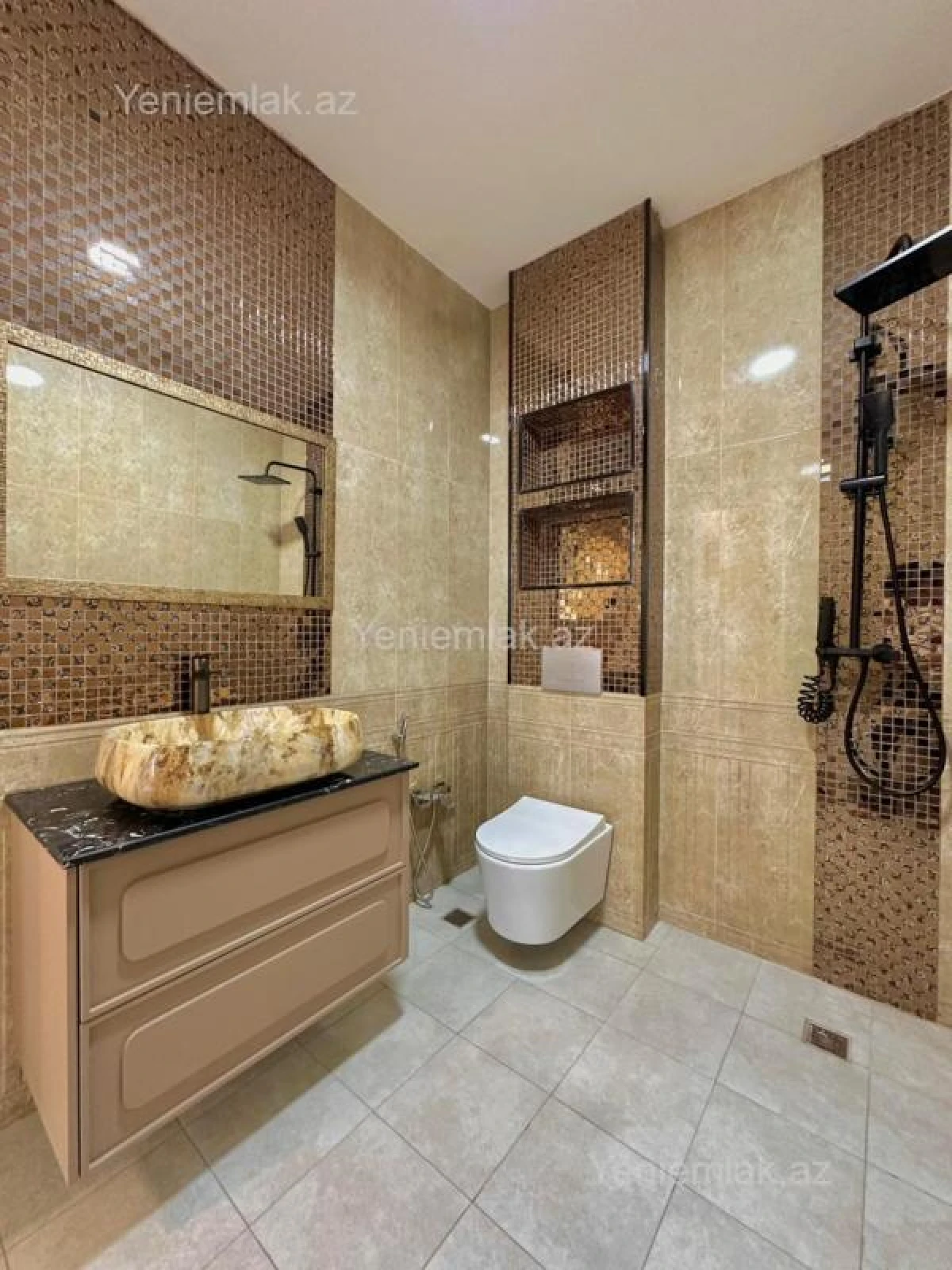 Satılır 5 otaqlı həyət evi 350 m²