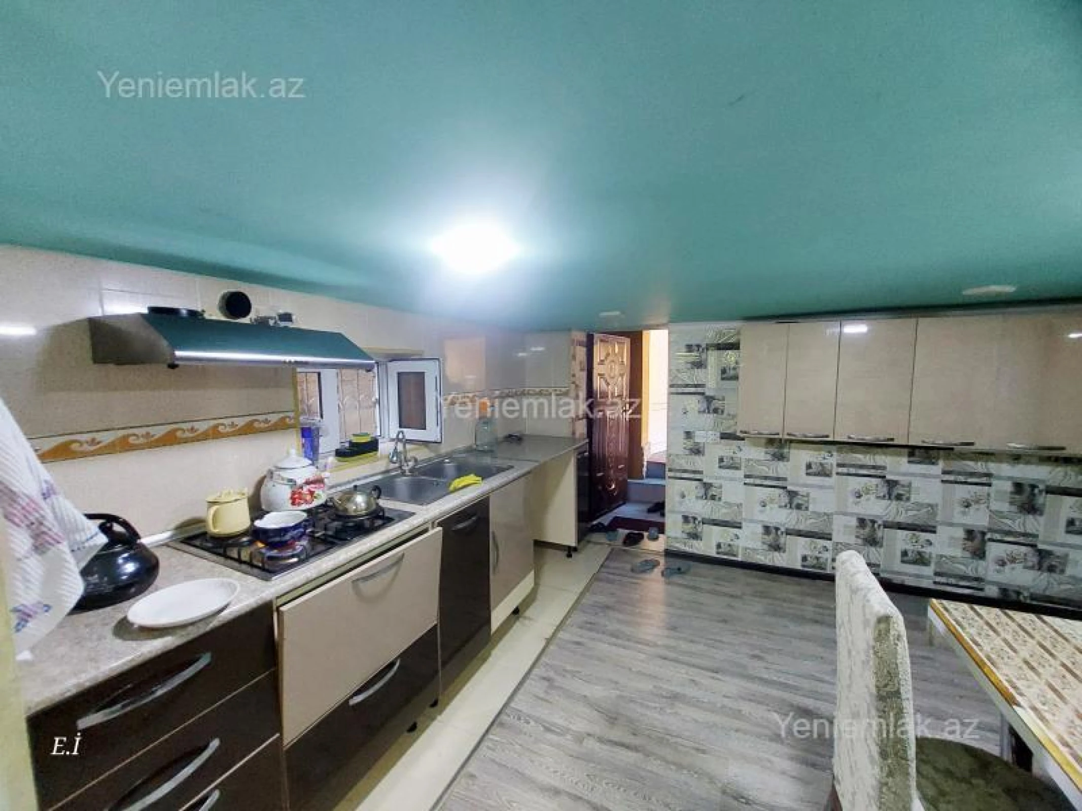 Satılır 8 otaqlı həyət evi 123 m²