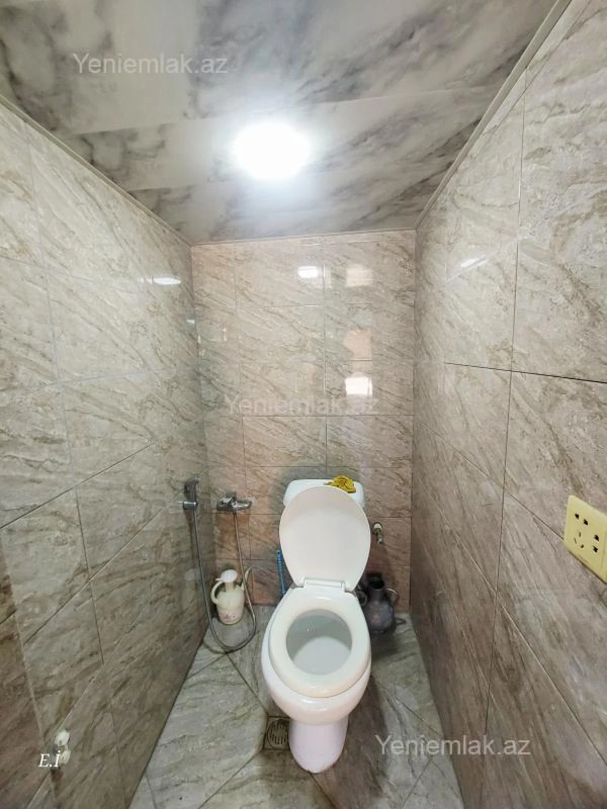 Satılır 8 otaqlı həyət evi 123 m²