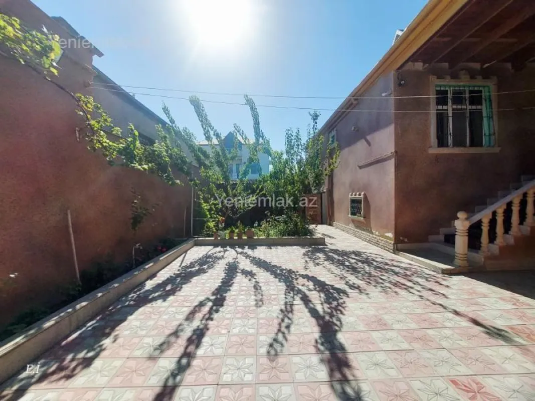 Satılır 8 otaqlı həyət evi 123 m²