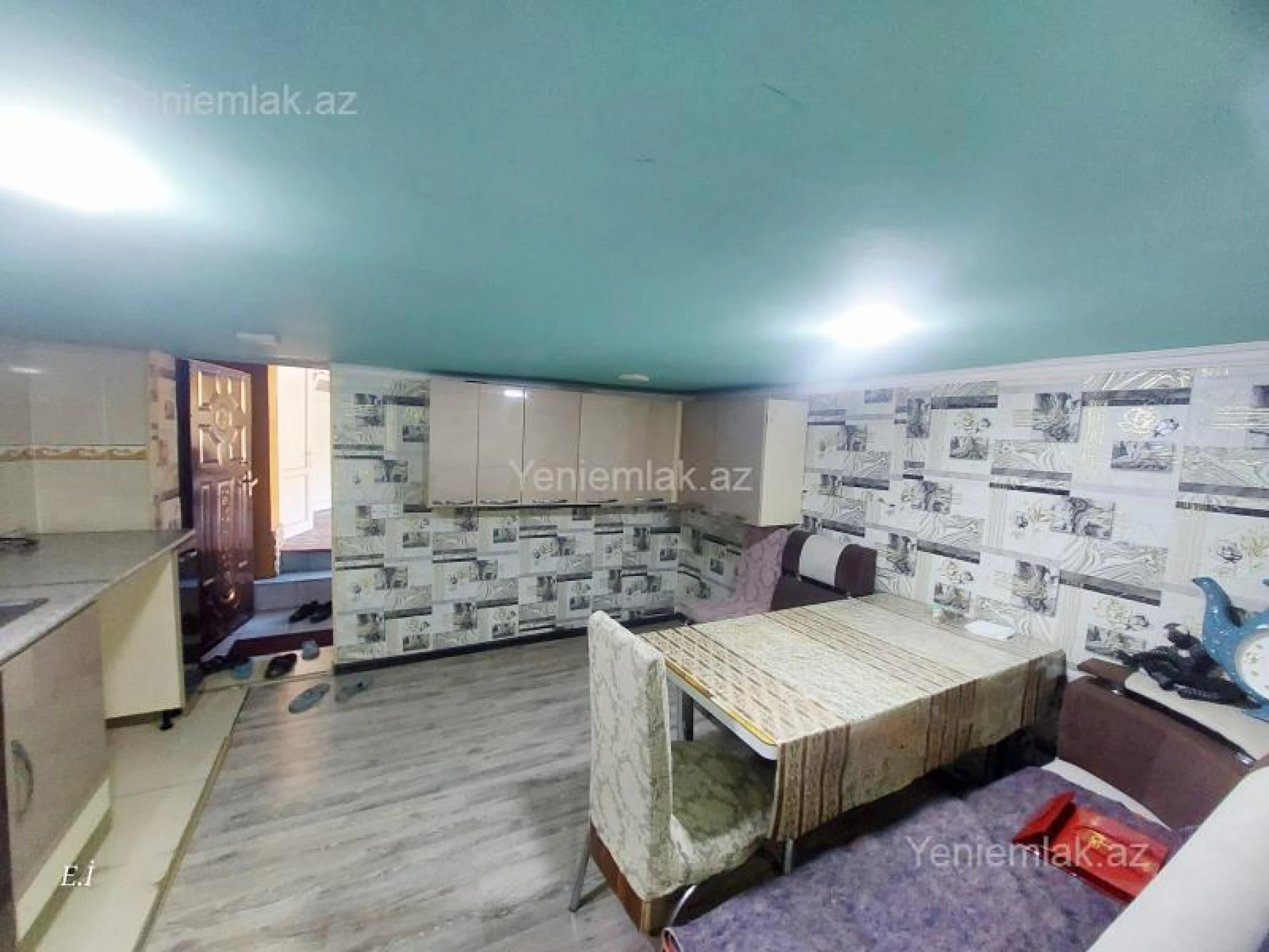 Satılır 8 otaqlı həyət evi 123 m²