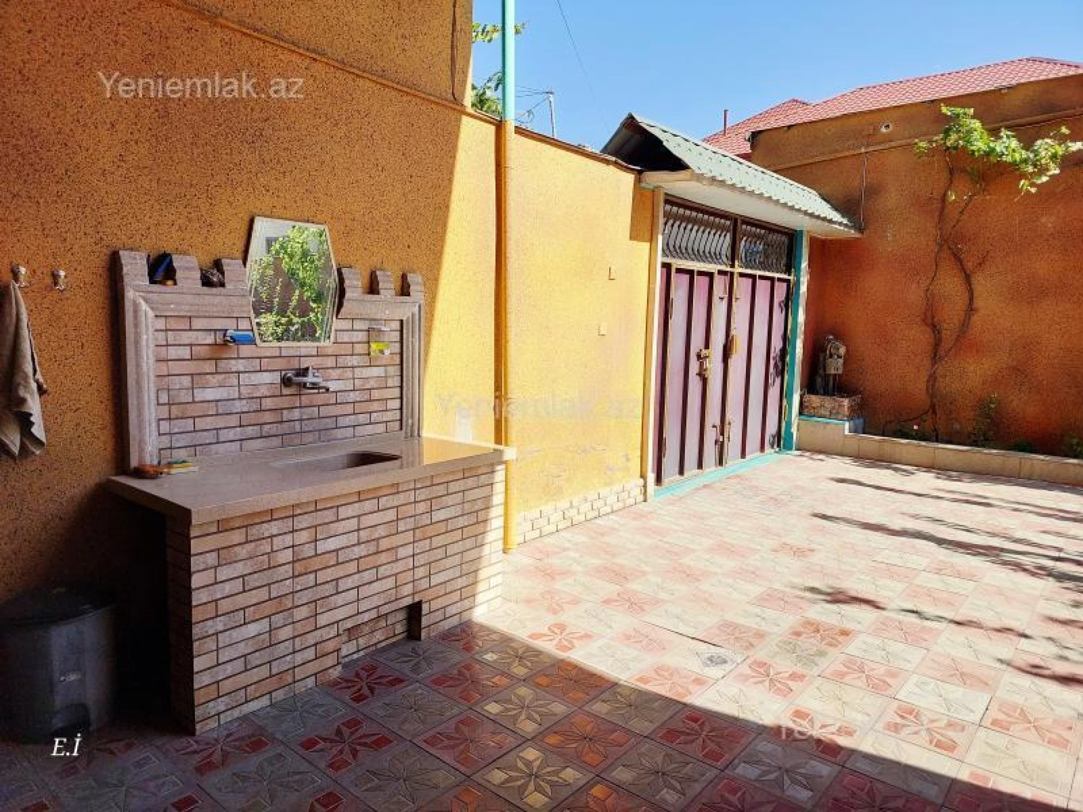 Satılır 8 otaqlı həyət evi 123 m²