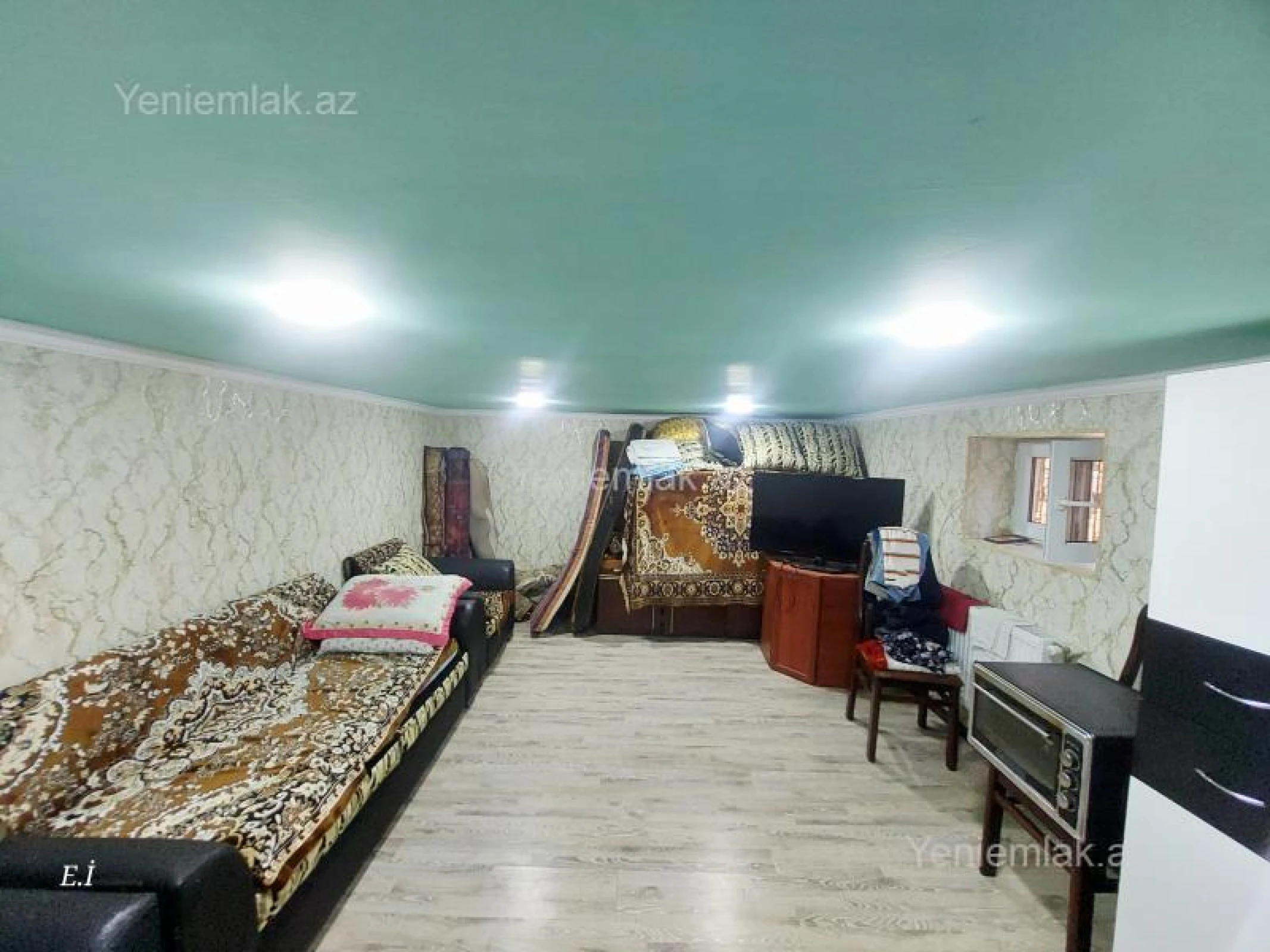 Satılır 8 otaqlı həyət evi 123 m²