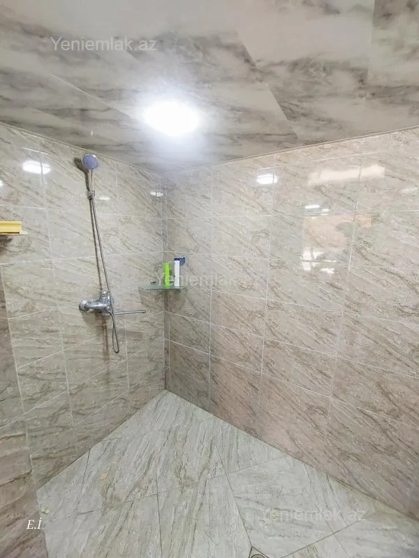 Satılır 8 otaqlı həyət evi 123 m²