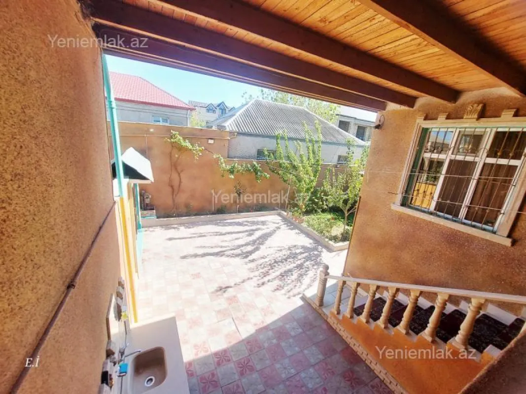 Satılır 8 otaqlı həyət evi 123 m²
