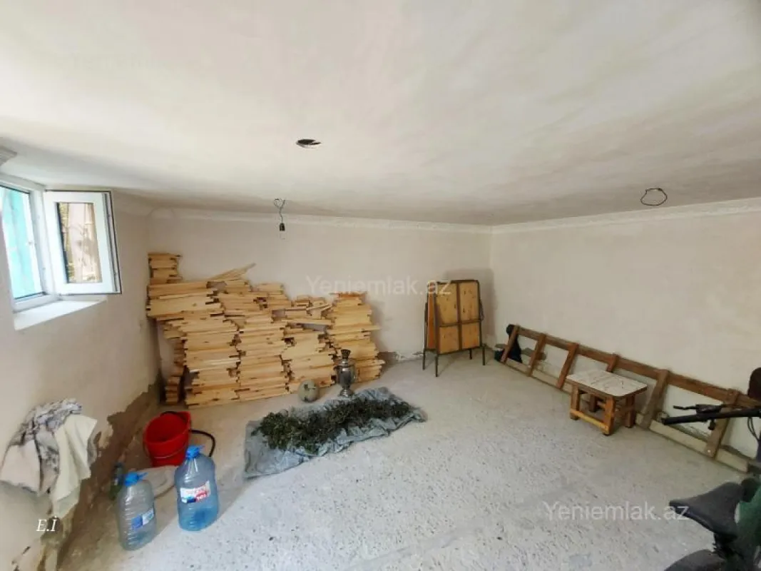 Satılır 8 otaqlı həyət evi 123 m²