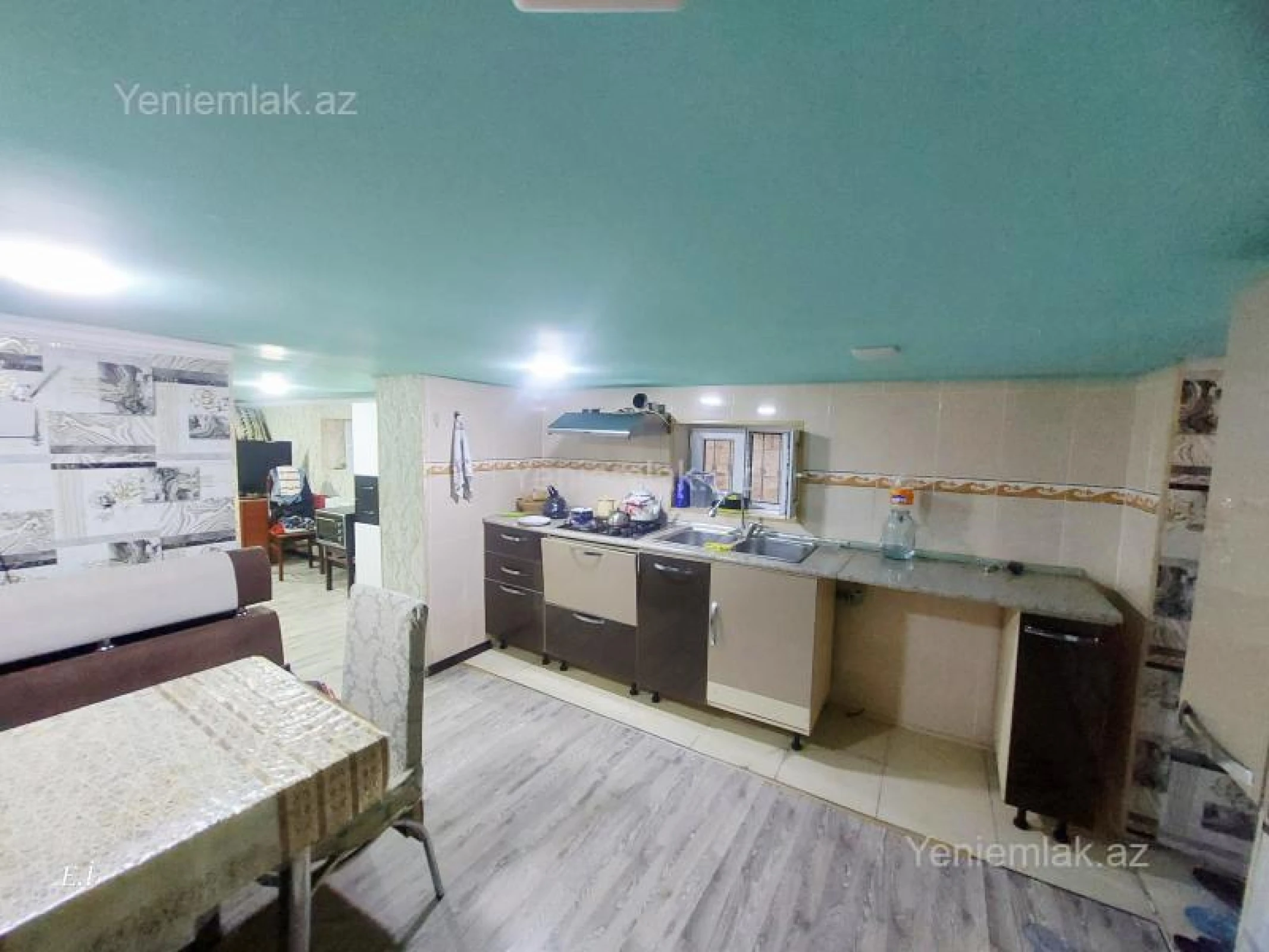 Satılır 8 otaqlı həyət evi 123 m²