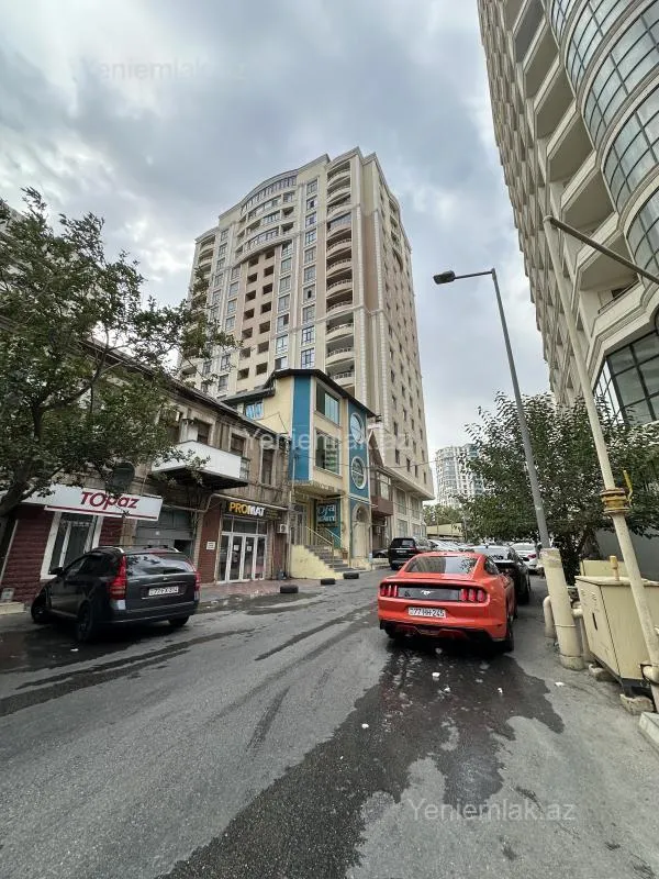 Satılır 8 otaqlı obyekt 500 m²