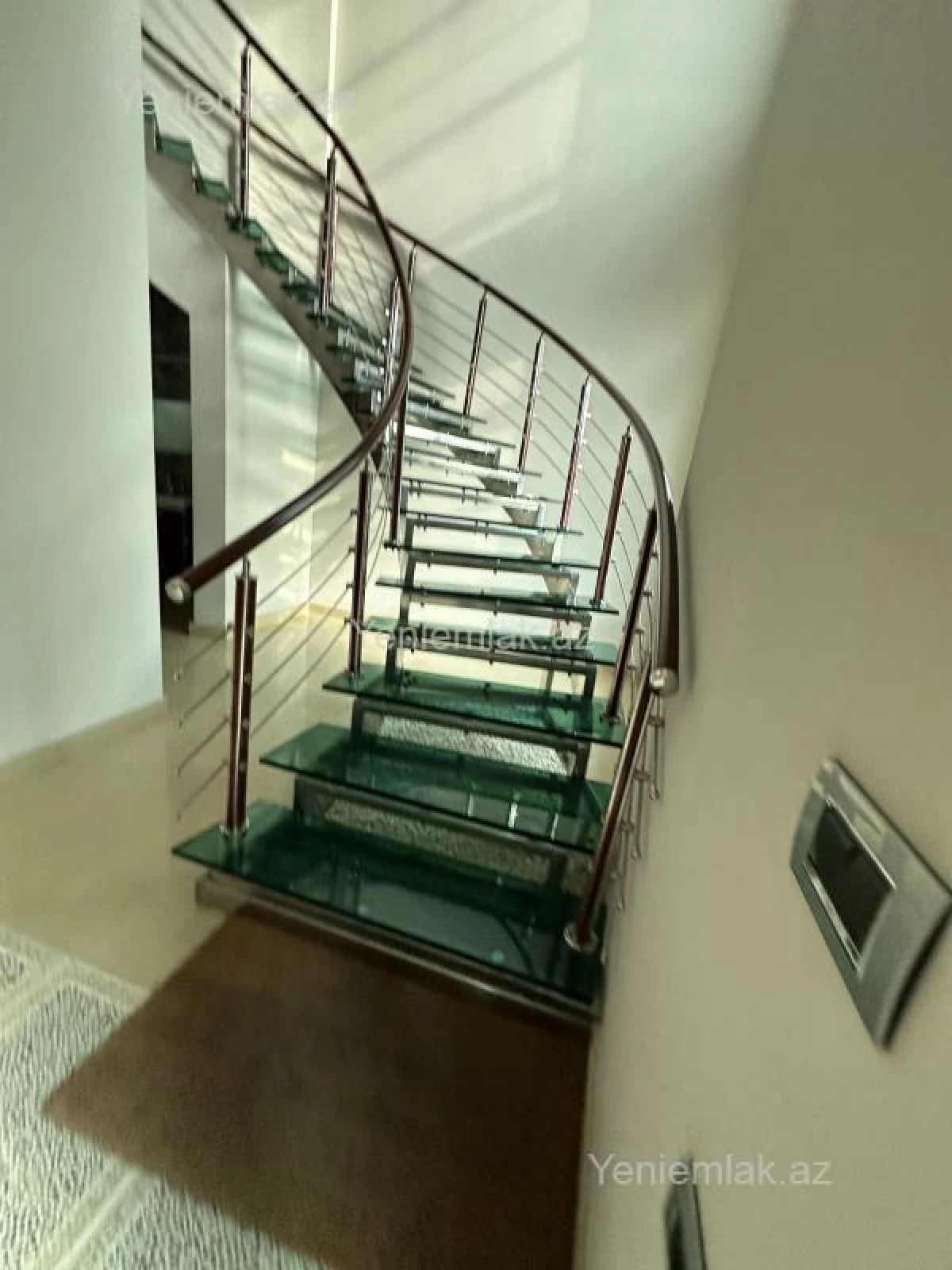 Satılır 8 otaqlı obyekt 500 m²