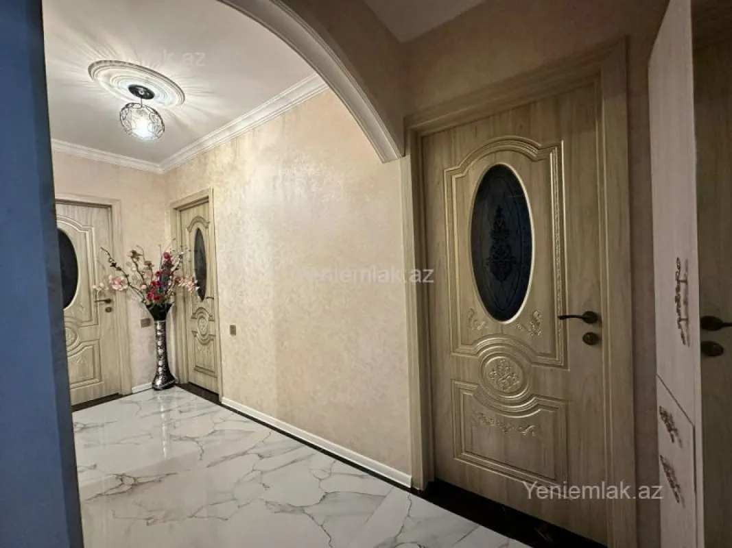 Satılır 4 otaqlı köhnə tikili 110 m²