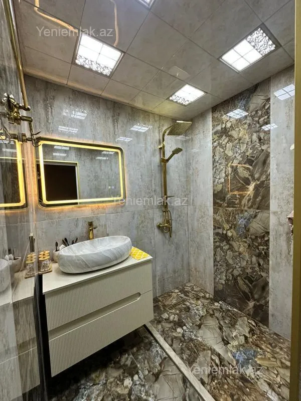 Satılır 4 otaqlı köhnə tikili 110 m²