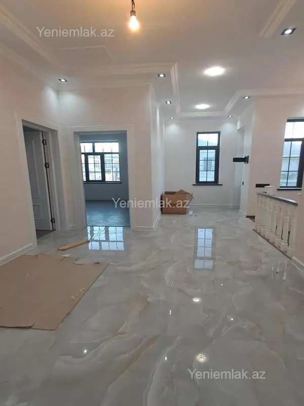 Satılır 5 otaqlı həyət evi 180 m²