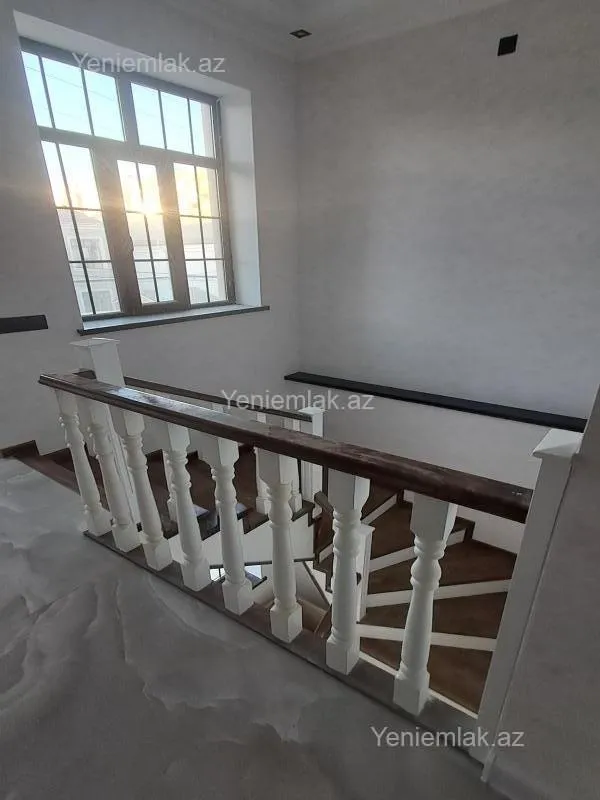 Satılır 5 otaqlı həyət evi 180 m²