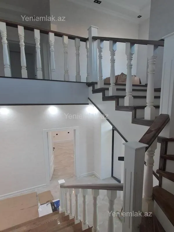 Satılır 5 otaqlı həyət evi 180 m²