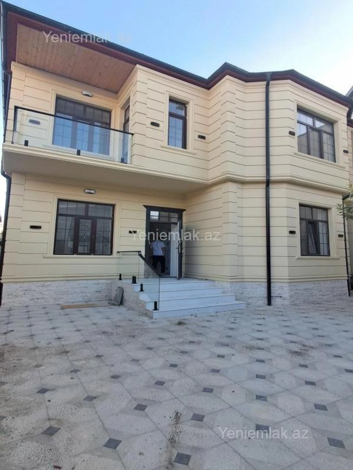 Satılır 5 otaqlı həyət evi 180 m²