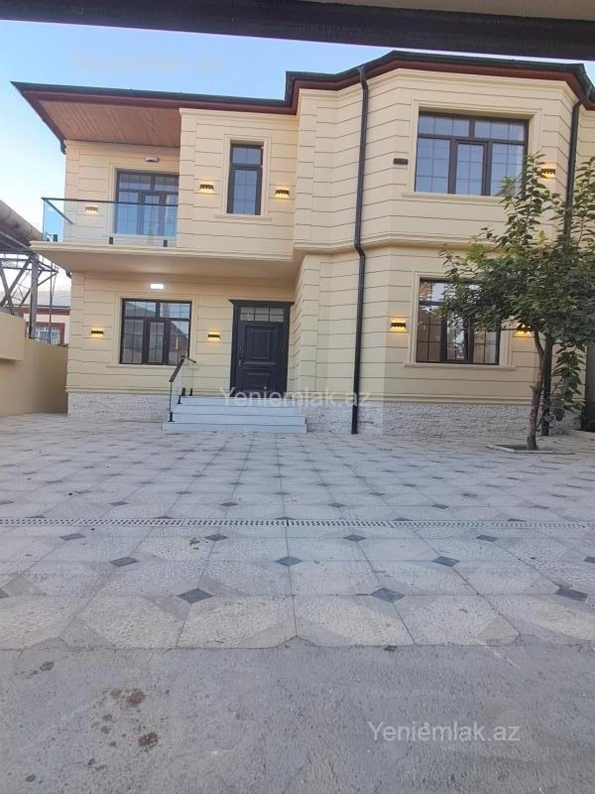 Satılır 5 otaqlı həyət evi 180 m²