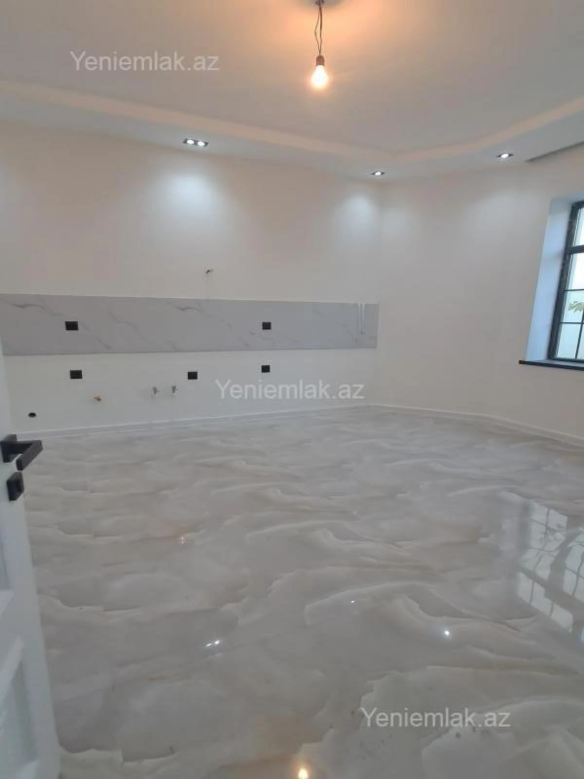 Satılır 5 otaqlı həyət evi 180 m²