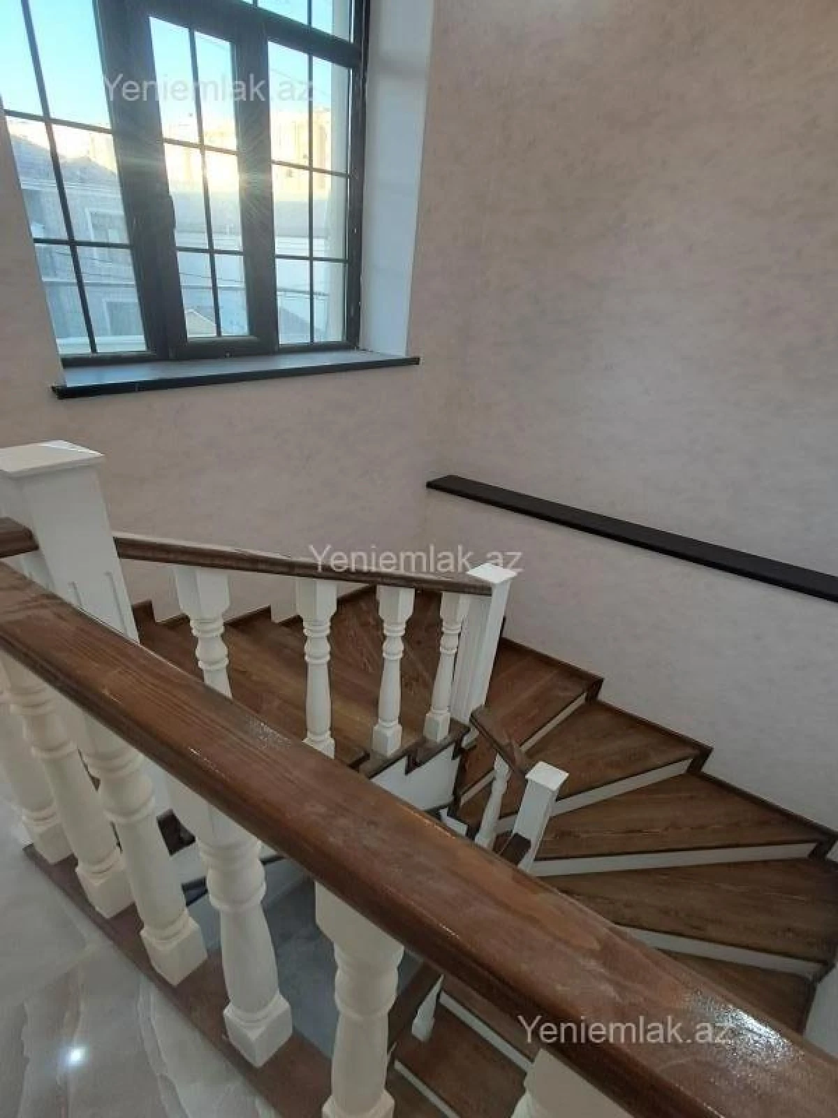 Satılır 5 otaqlı həyət evi 180 m²