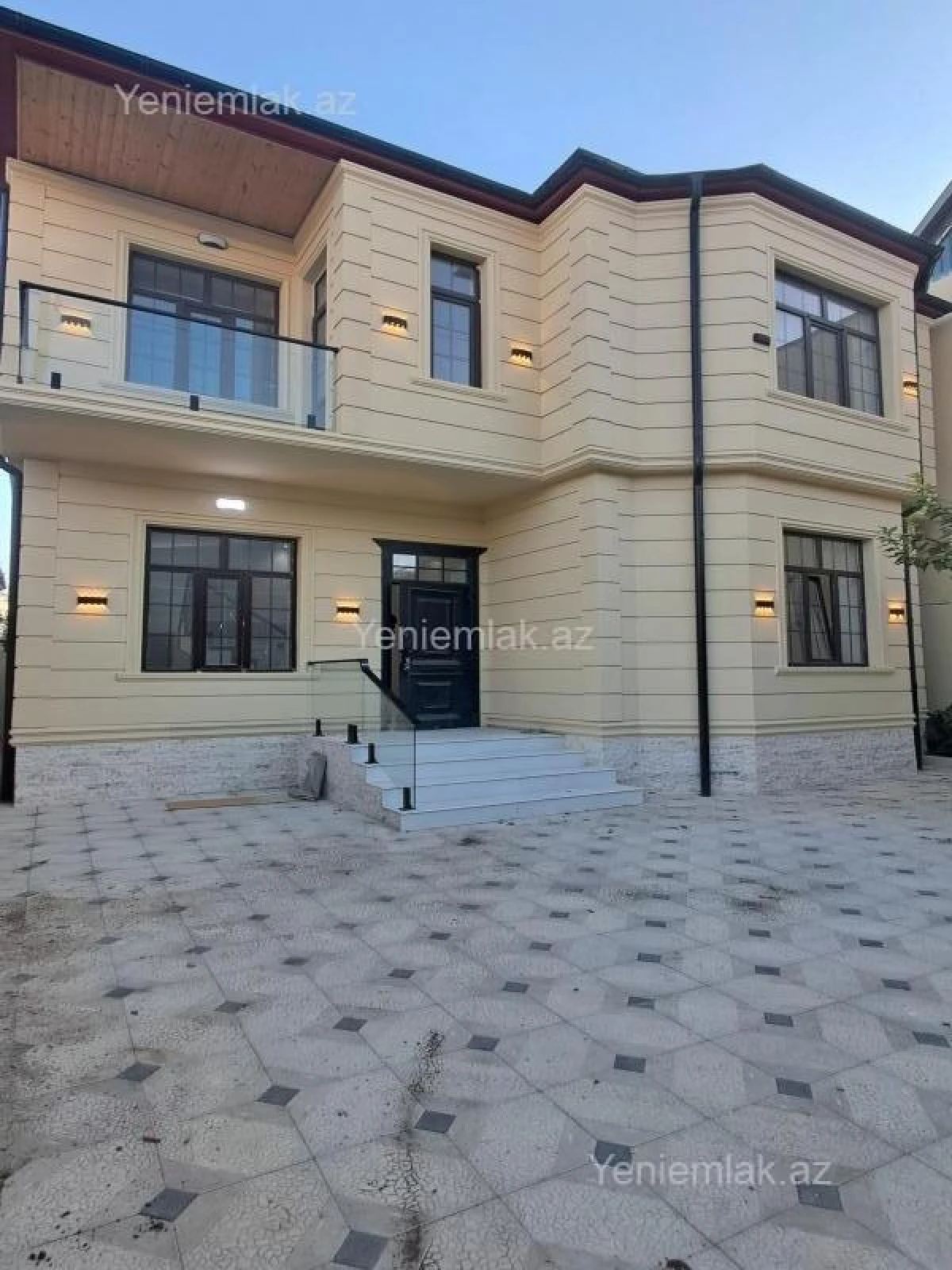 Satılır 5 otaqlı həyət evi 180 m²