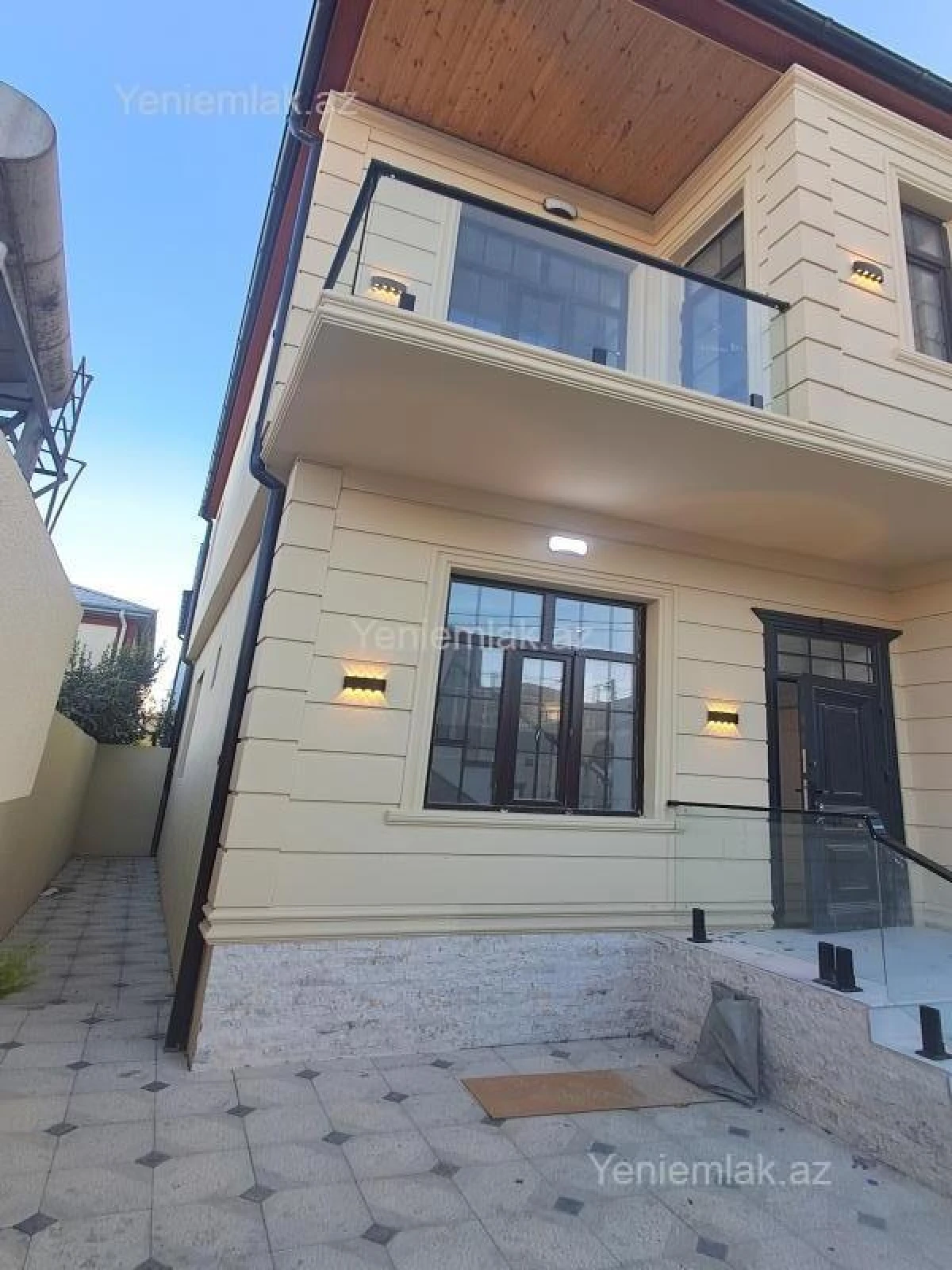 Satılır 5 otaqlı həyət evi 180 m²