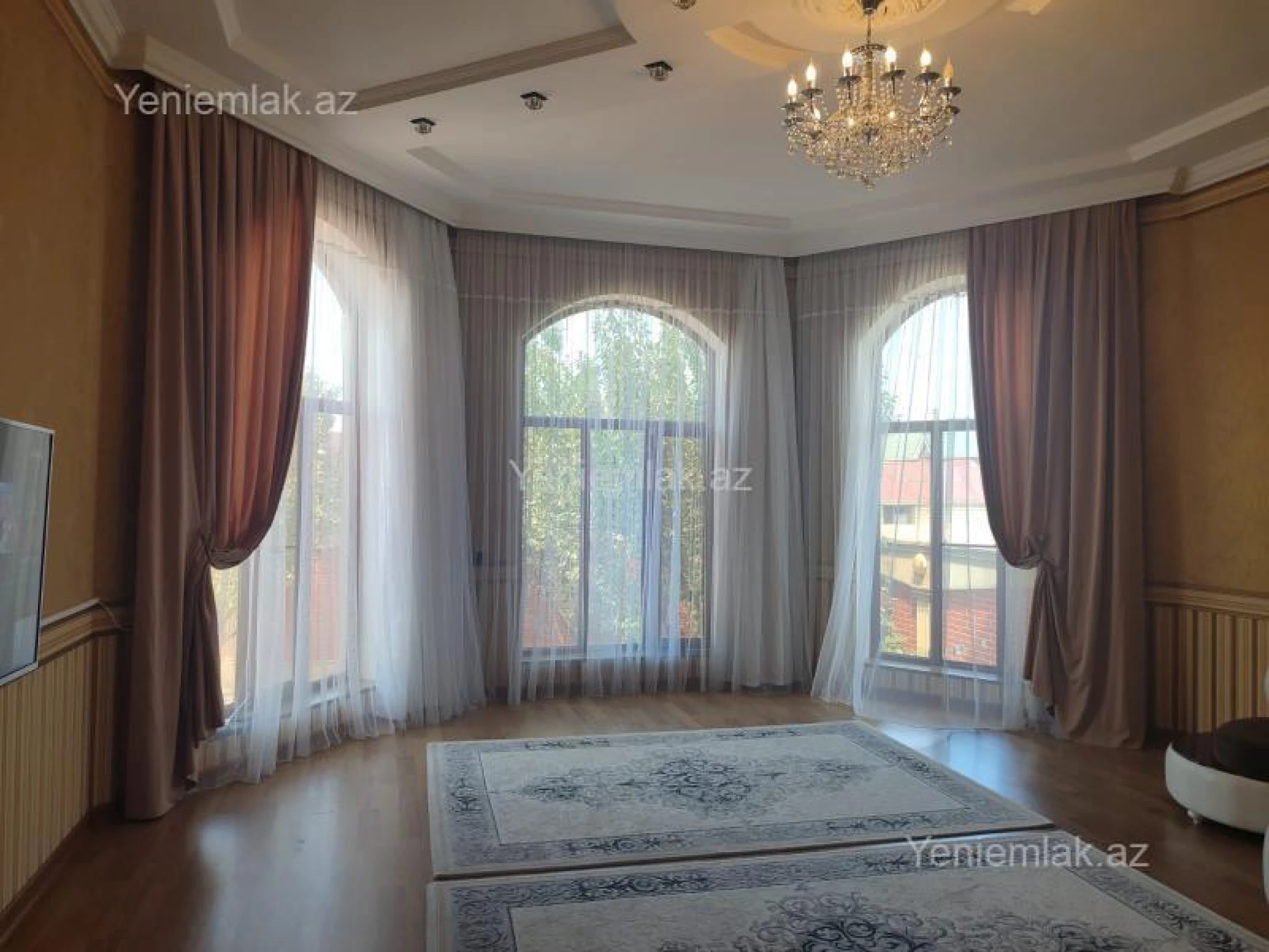 Satılır 5 otaqlı həyət evi 200 m²