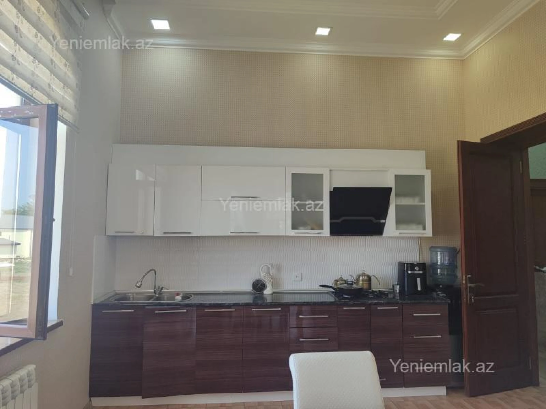 Satılır 5 otaqlı həyət evi 200 m²