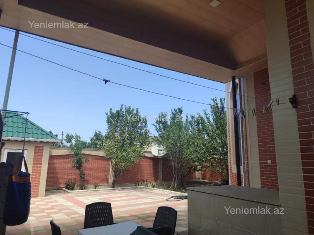 Satılır 5 otaqlı həyət evi 200 m²