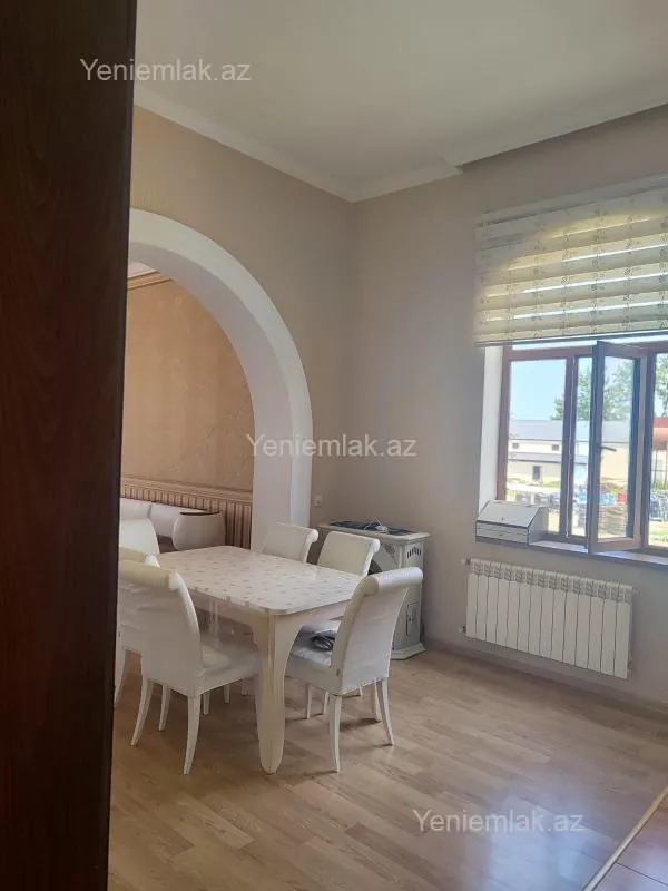 Satılır 5 otaqlı həyət evi 200 m²