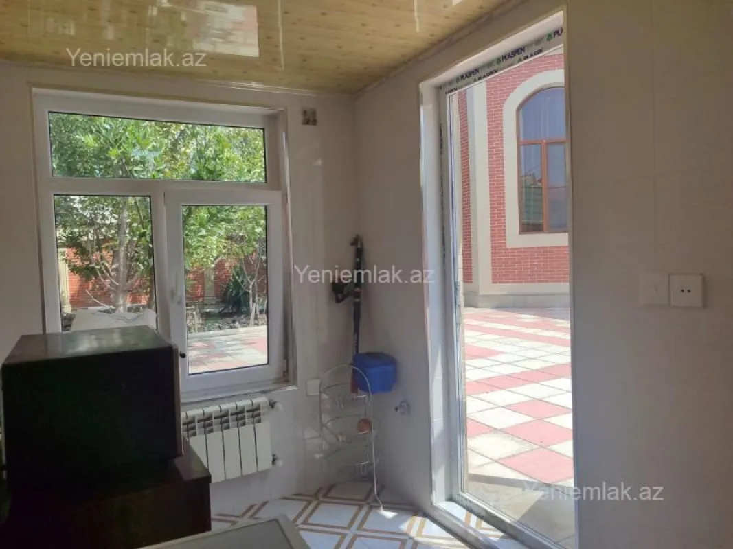 Satılır 5 otaqlı həyət evi 200 m²