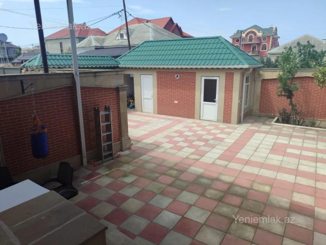 Satılır 5 otaqlı həyət evi 200 m²