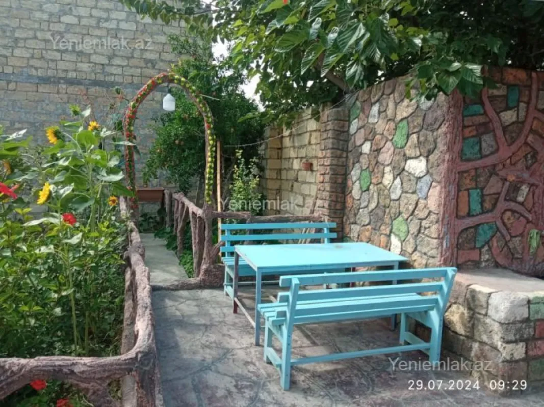 Satılır 8 otaqlı həyət evi 175 m²