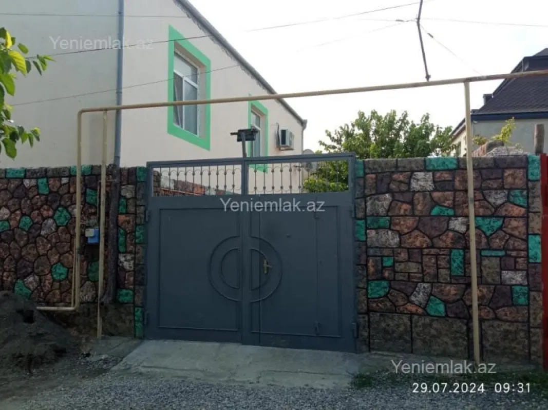 Satılır 8 otaqlı həyət evi 175 m²