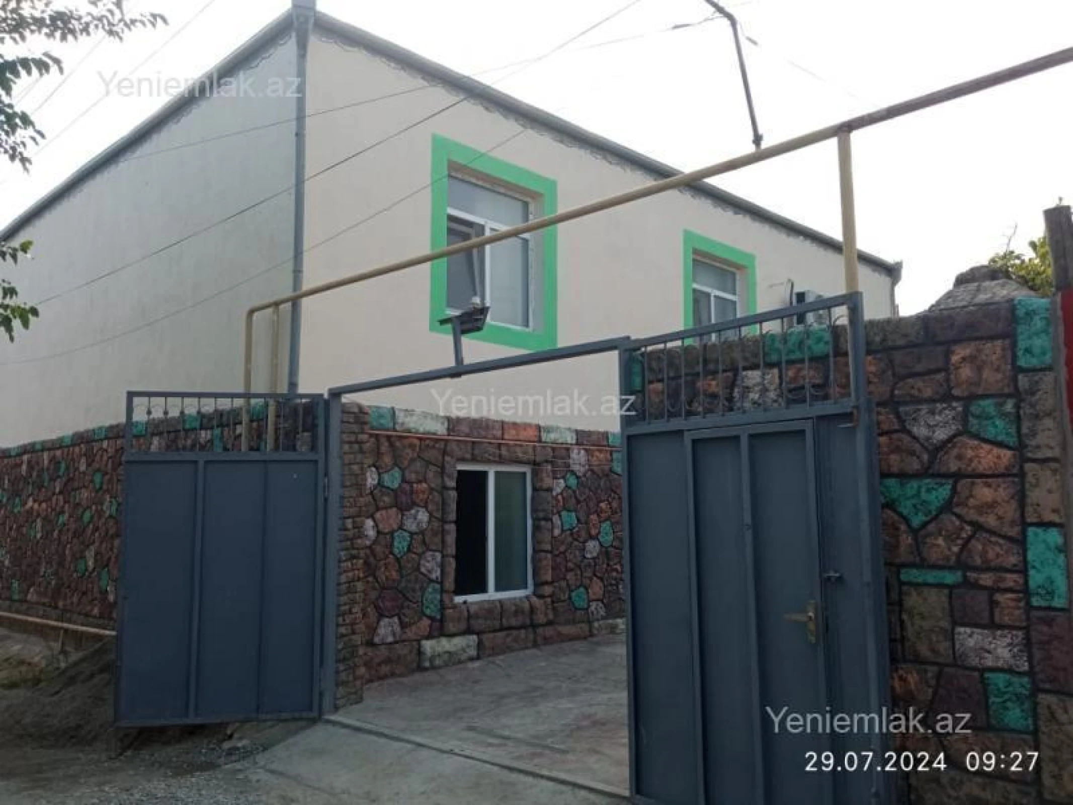 Satılır 8 otaqlı həyət evi 175 m²