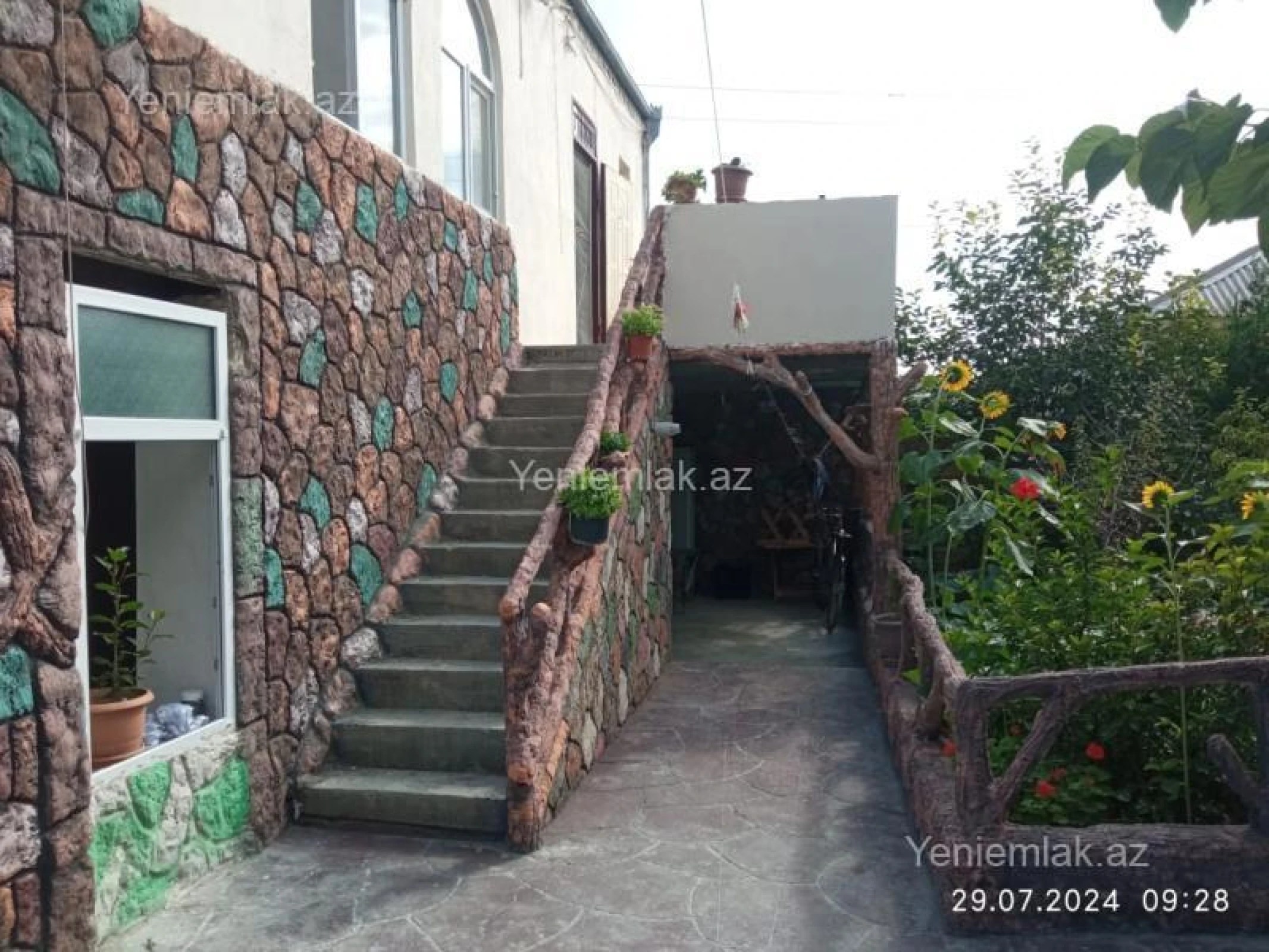 Satılır 8 otaqlı həyət evi 175 m²