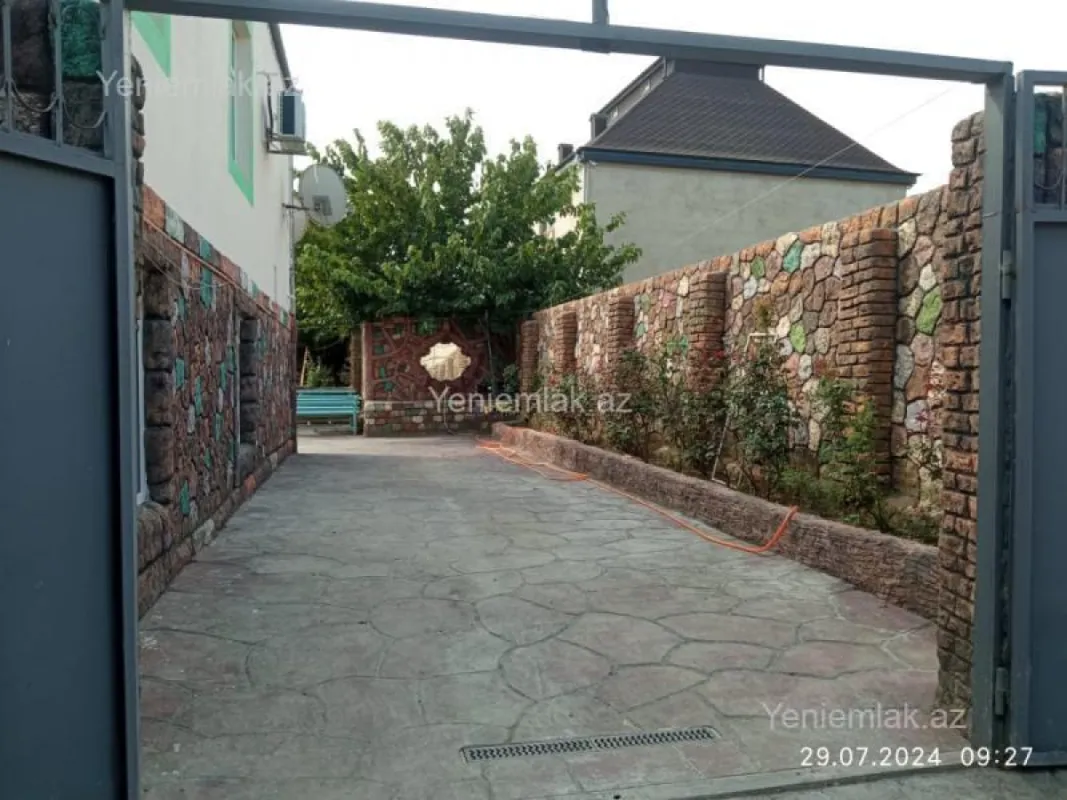 Satılır 8 otaqlı həyət evi 175 m²