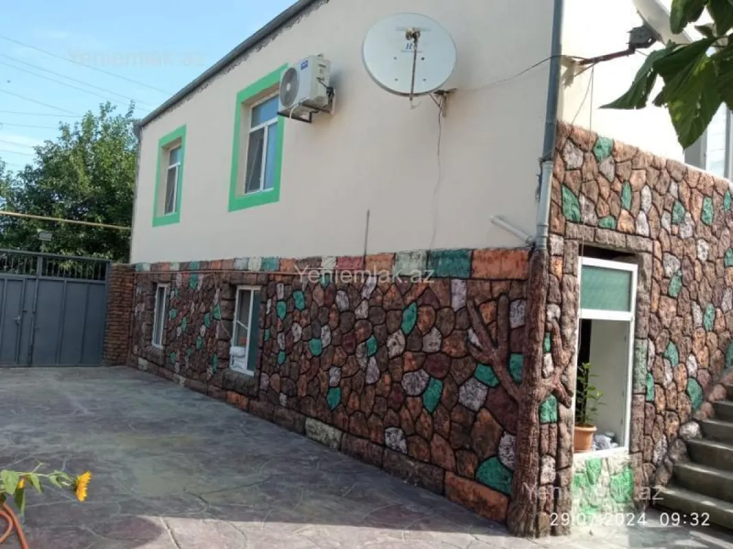 Satılır 8 otaqlı həyət evi 175 m²