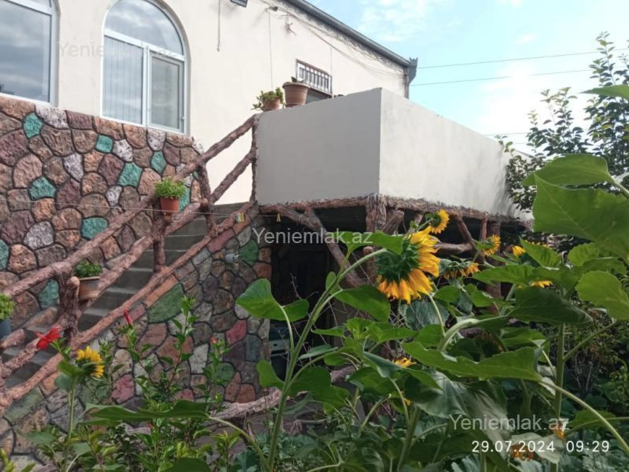 Satılır 8 otaqlı həyət evi 175 m²