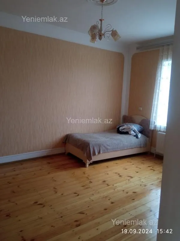 Satılır 8 otaqlı həyət evi 175 m²