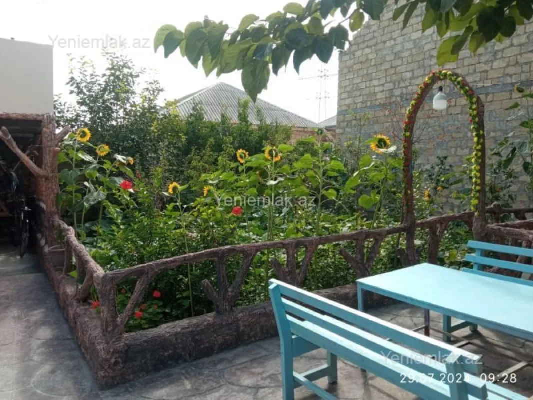 Satılır 8 otaqlı həyət evi 175 m²