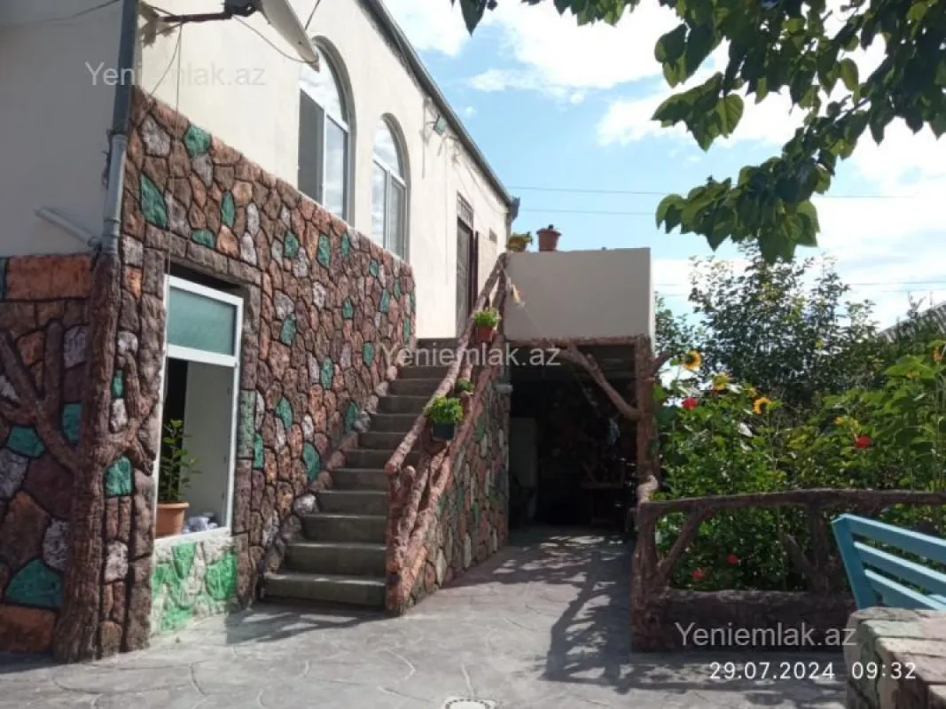 Satılır 8 otaqlı həyət evi 175 m²
