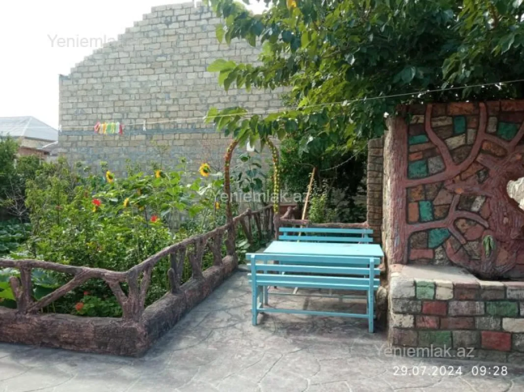 Satılır 8 otaqlı həyət evi 175 m²