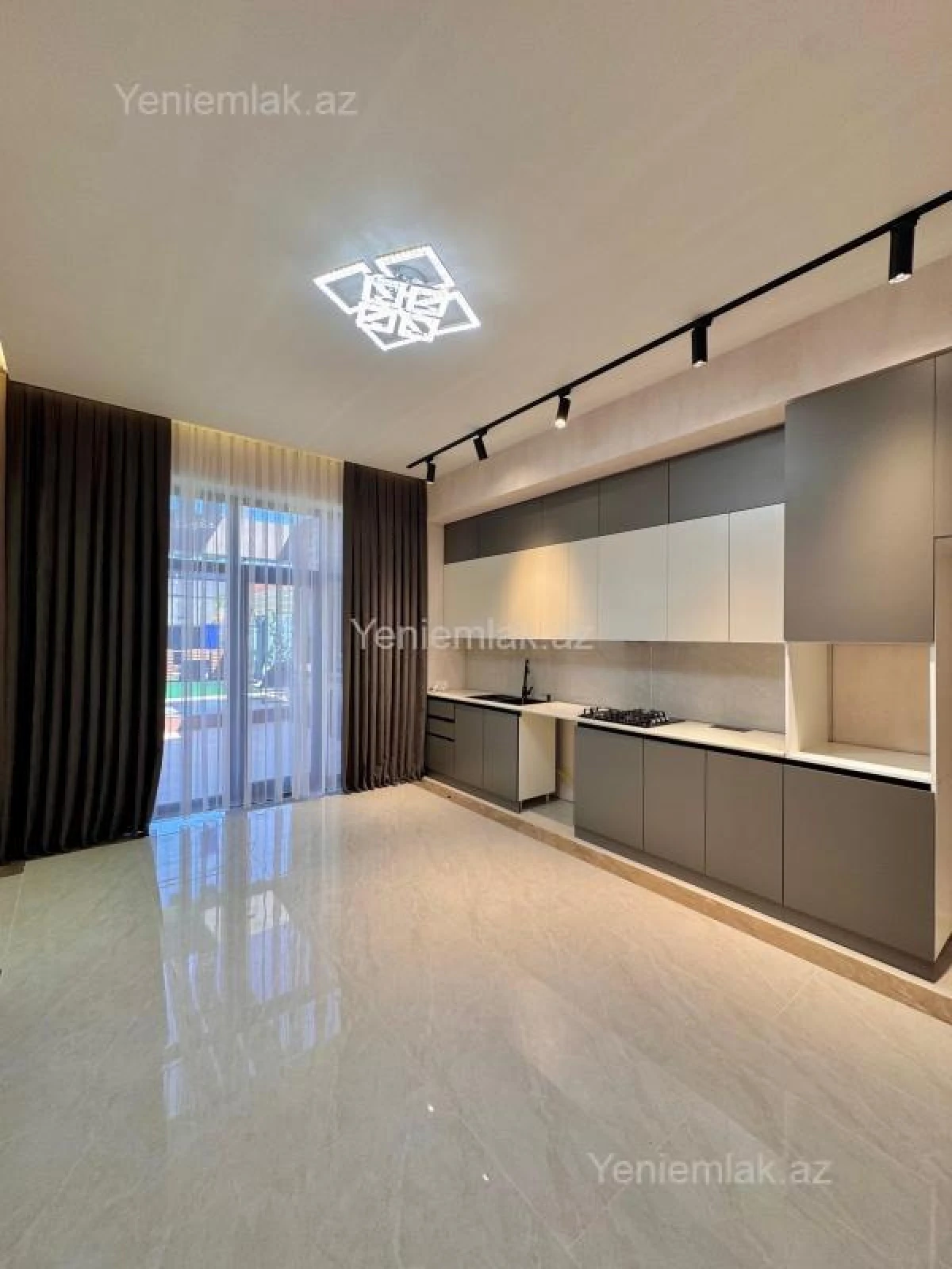 Satılır 5 otaqlı həyət evi 230 m²