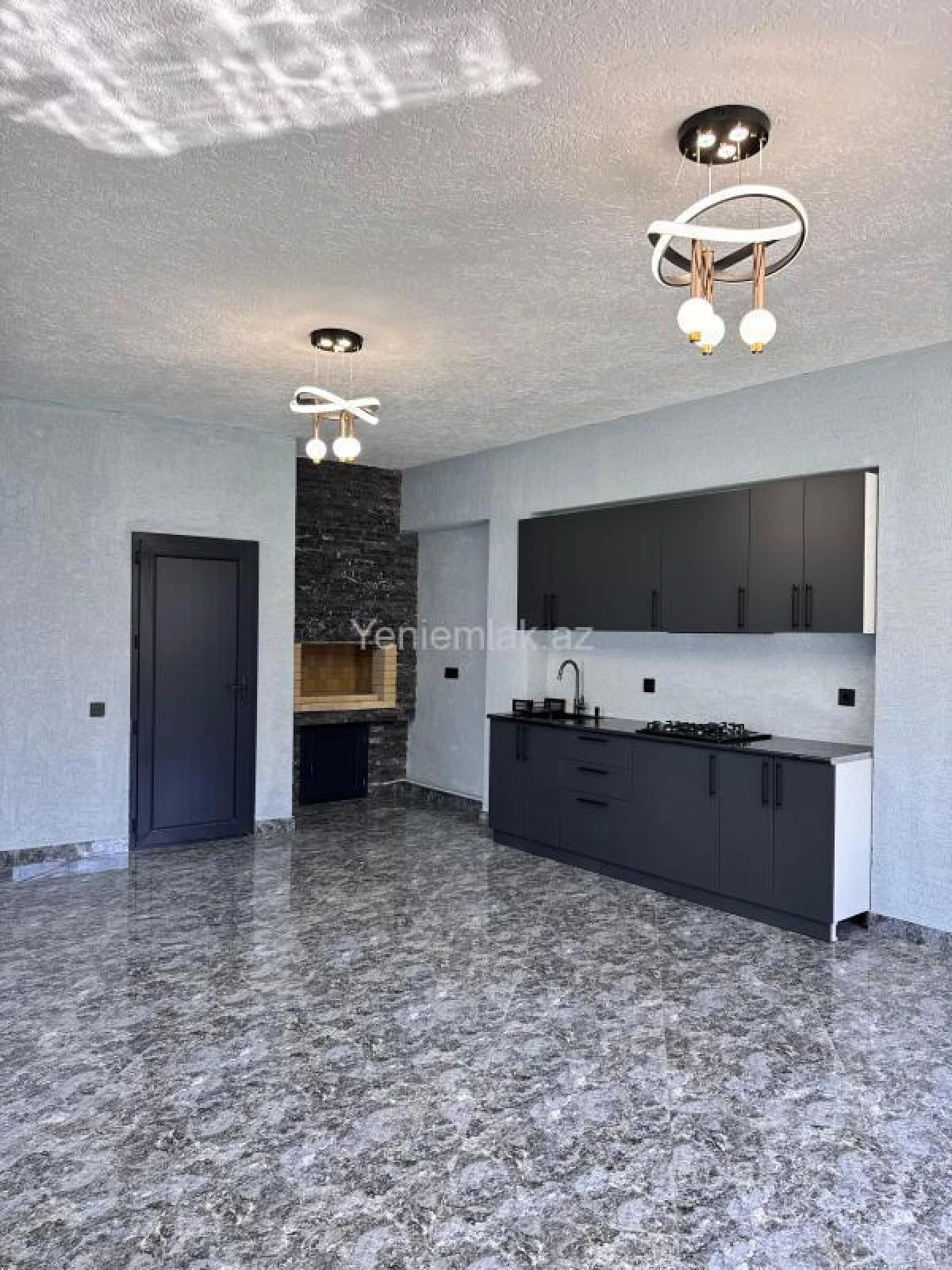 Satılır 5 otaqlı həyət evi 230 m²