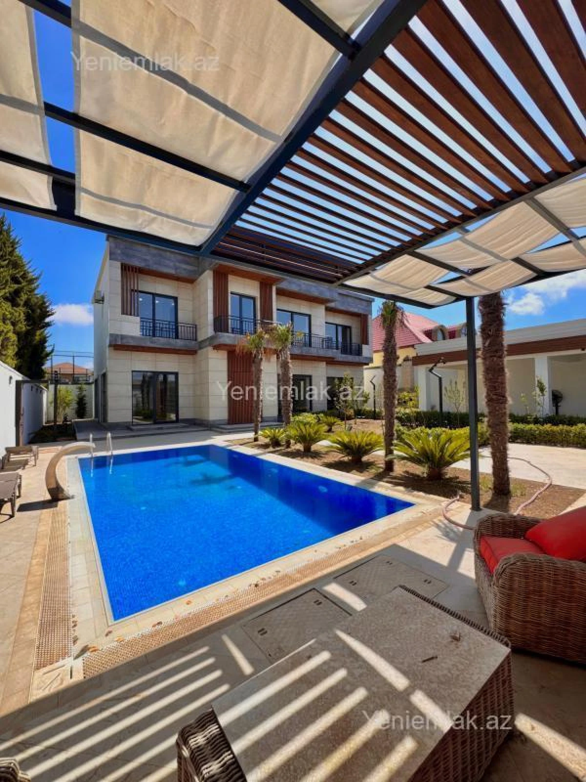 Satılır 7 otaqlı həyət evi 400 m²