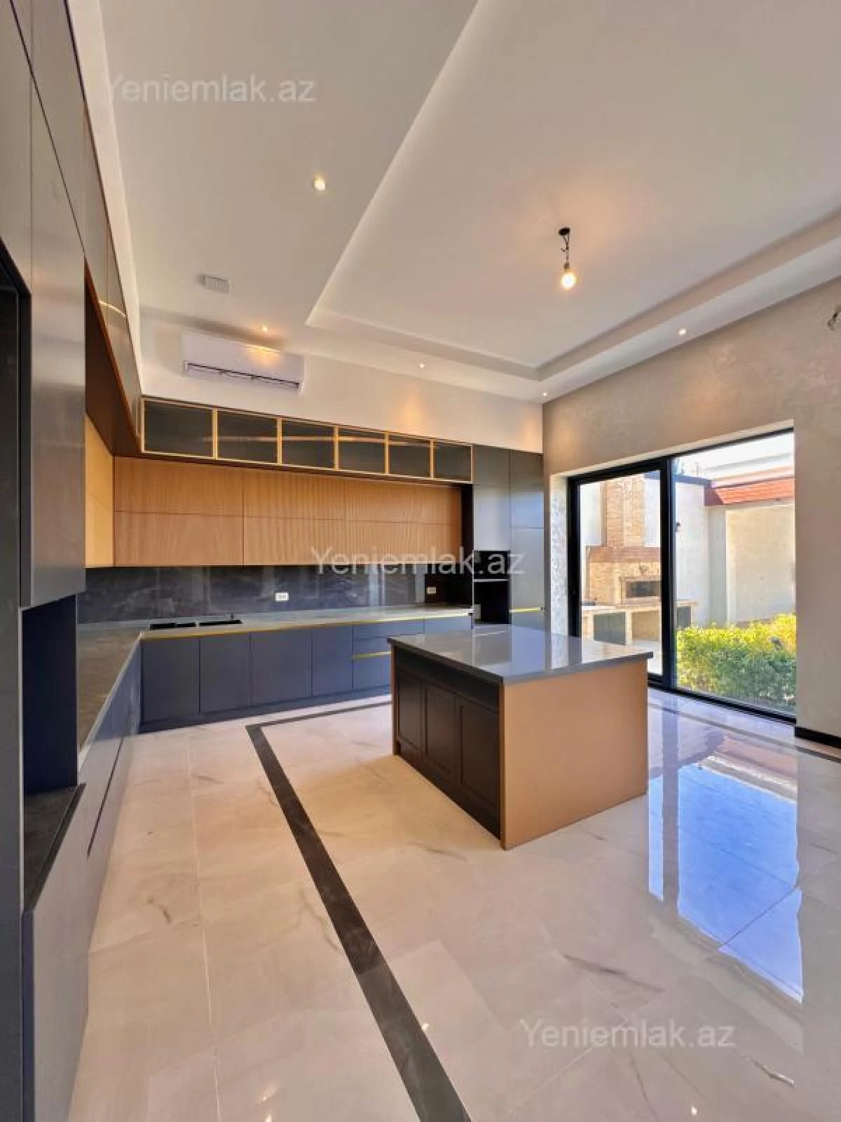 Satılır 7 otaqlı həyət evi 400 m²