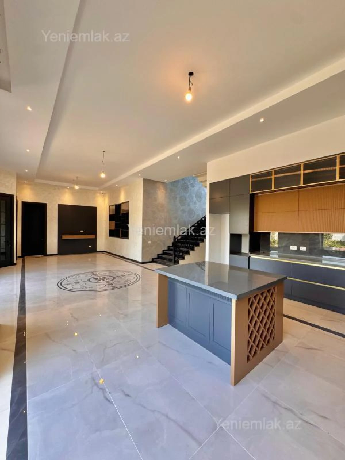 Satılır 7 otaqlı həyət evi 400 m²