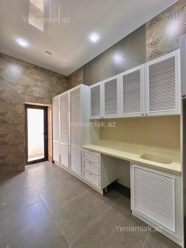 Satılır 7 otaqlı həyət evi 400 m²