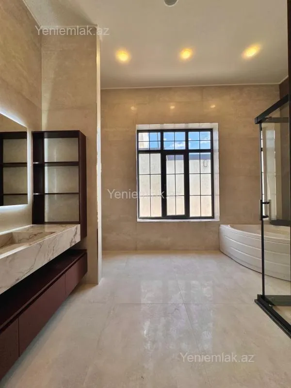 Satılır 7 otaqlı həyət evi 400 m²