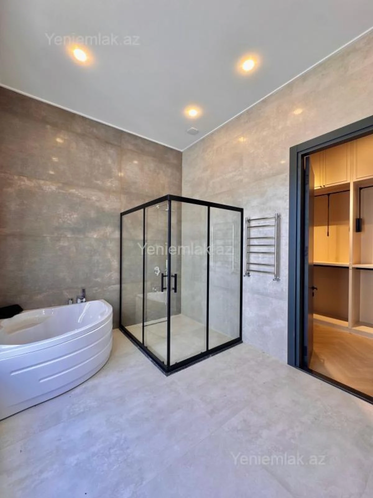 Satılır 7 otaqlı həyət evi 400 m²